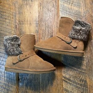 Bearpaw Leather Short Boots Suede Cozy Fur Trim Buckle Accent Tan Kids Size 5